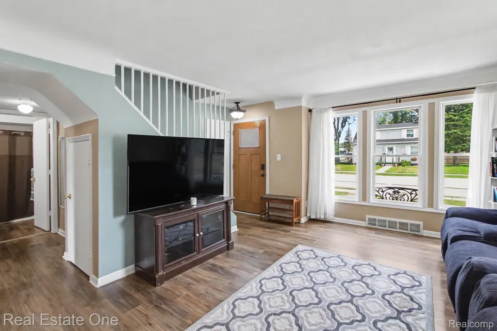33065 John Hauk Street Garden City City MI 48135