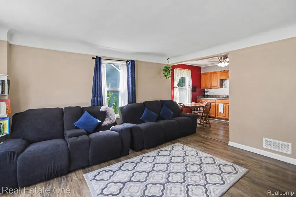 33065 John Hauk Street Garden City City MI 48135