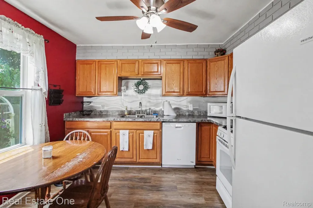 33065 John Hauk Street Garden City City MI 48135