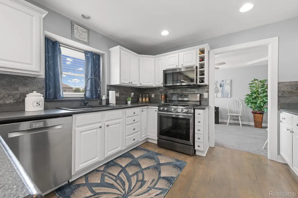 24909 Foxmoor Boulevard Woodhaven City MI 48183