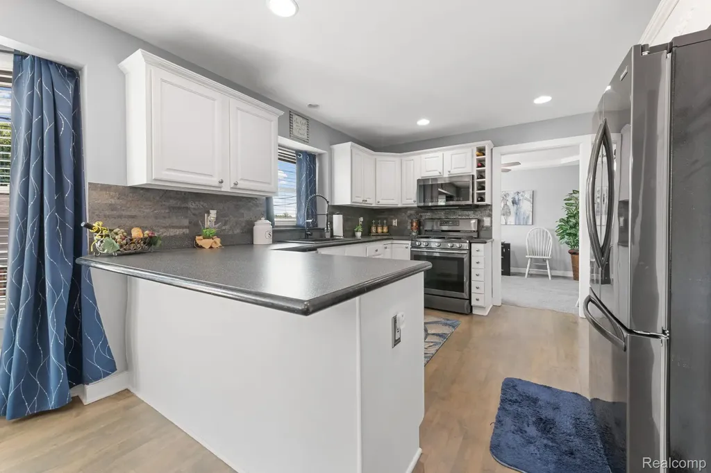 24909 Foxmoor Boulevard Woodhaven City MI 48183