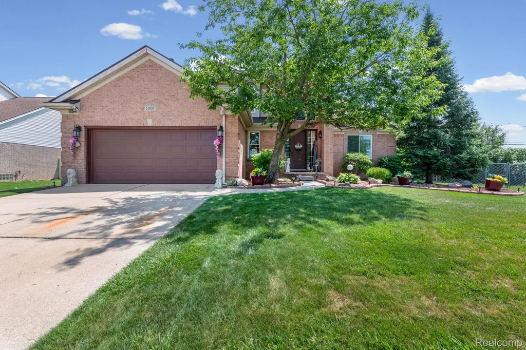 24909 Foxmoor Boulevard Woodhaven City MI 48183