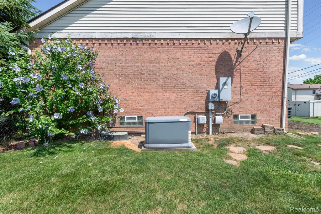 24909 Foxmoor Boulevard Woodhaven City MI 48183