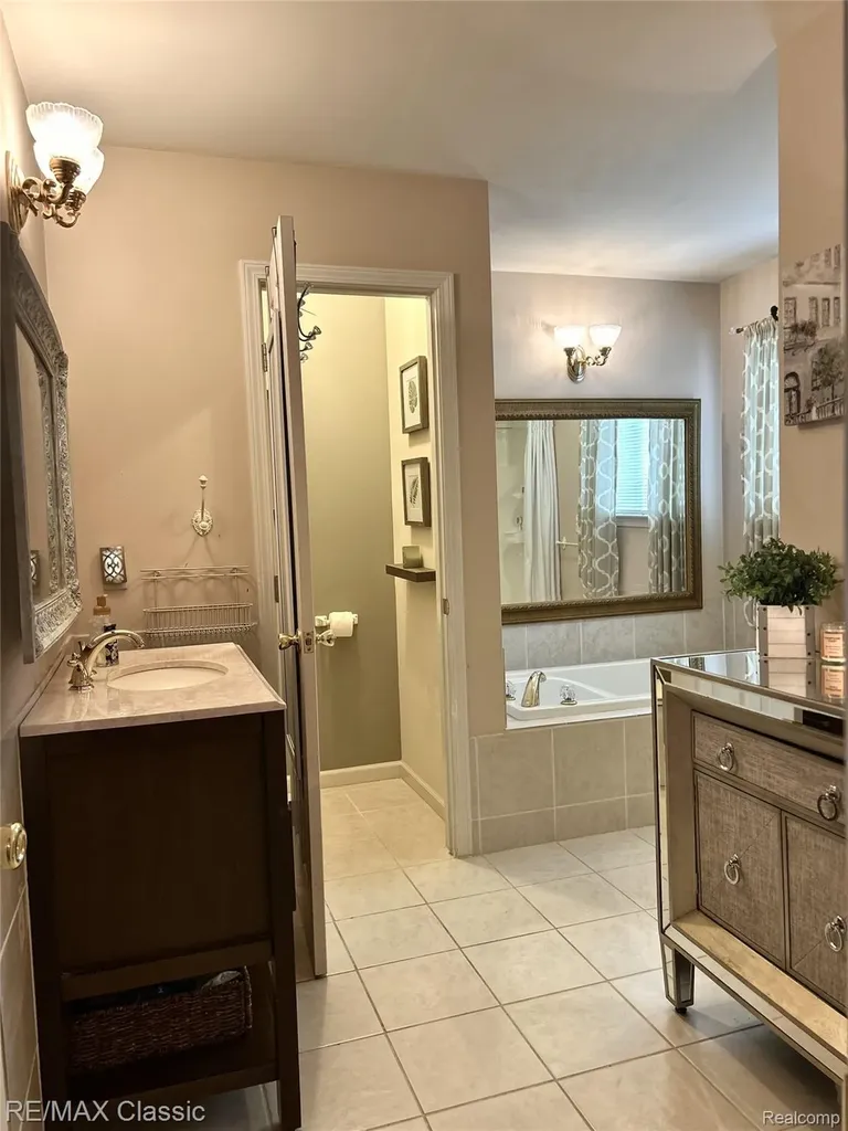 1596 Alsdorf Avenue Rochester Hills City MI 48309