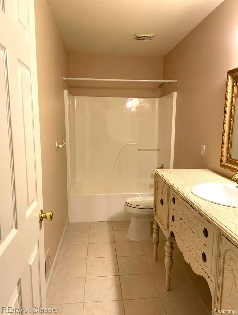 1596 Alsdorf Avenue Rochester Hills City MI 48309