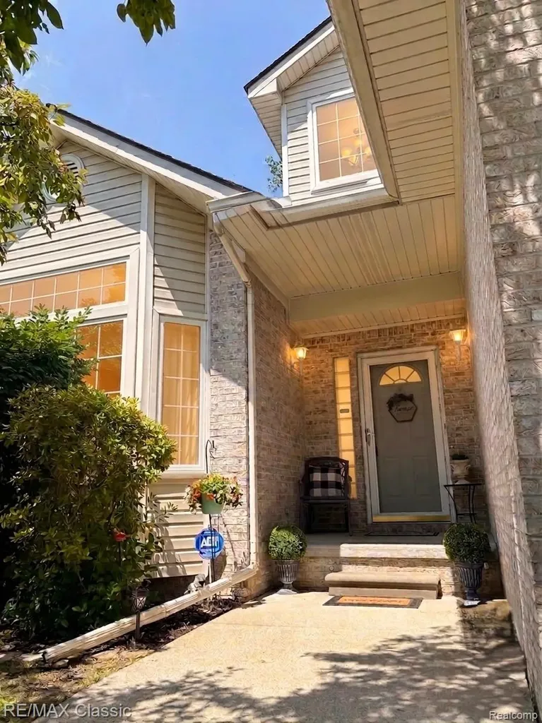 1596 Alsdorf Avenue Rochester Hills City MI 48309