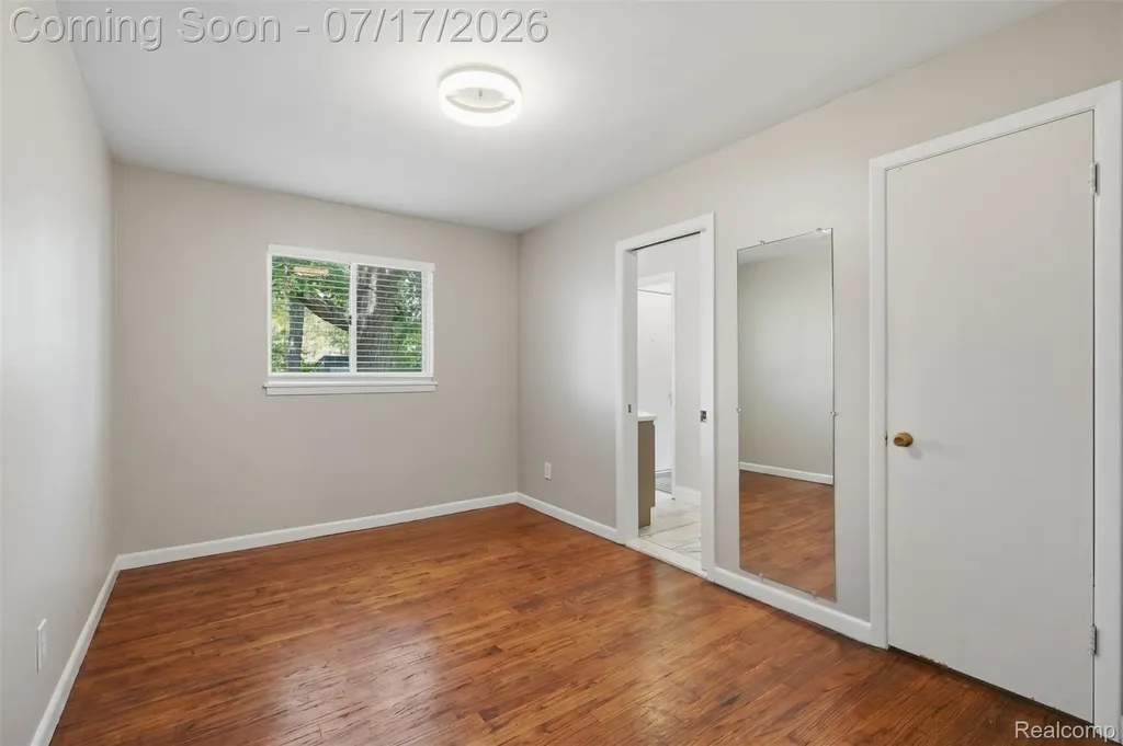 29697 Spoon Madison Heights City MI 48071