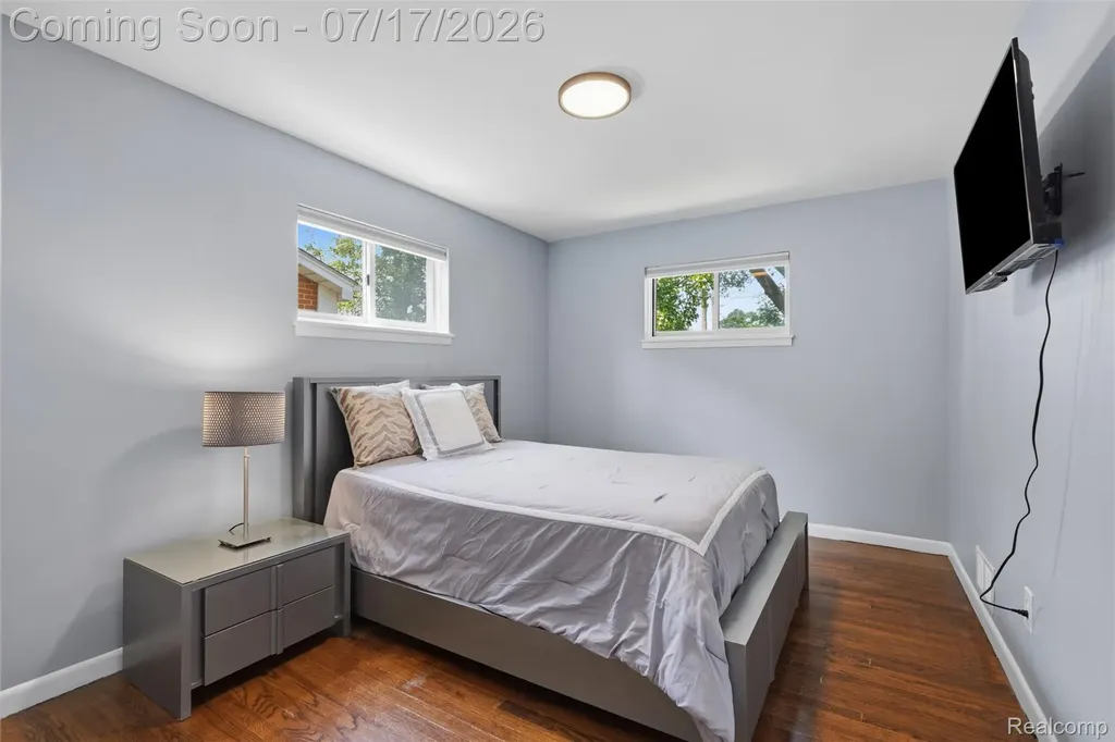 29697 Spoon Madison Heights City MI 48071