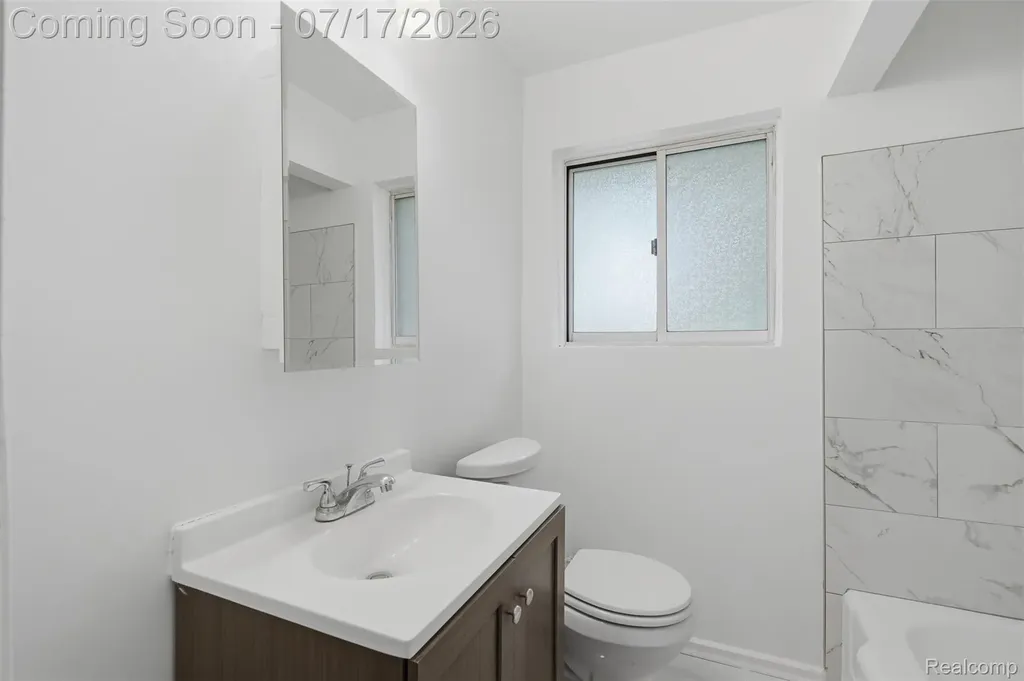 29697 Spoon Madison Heights City MI 48071