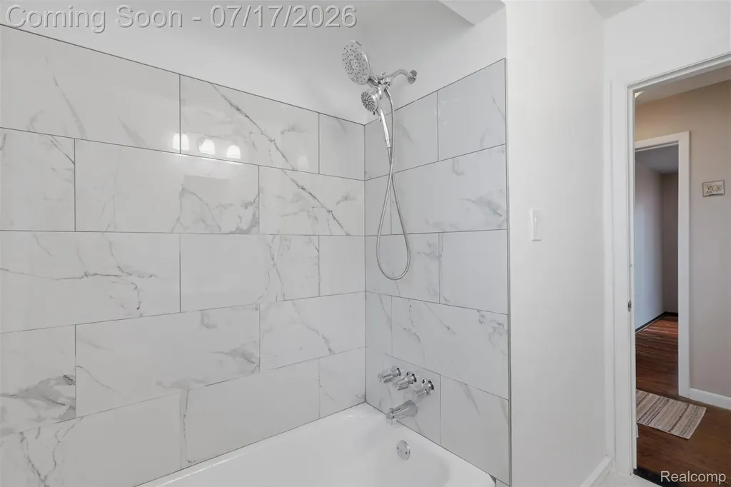 29697 Spoon Madison Heights City MI 48071