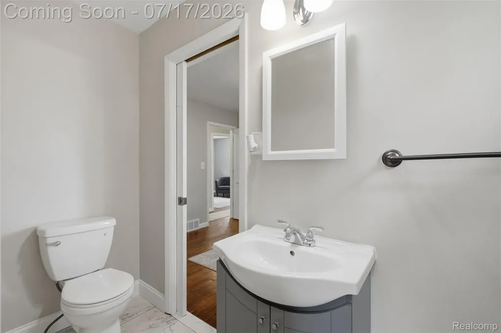 29697 Spoon Madison Heights City MI 48071