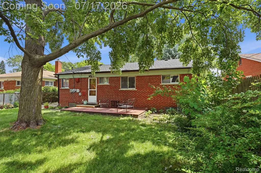 29697 Spoon Madison Heights City MI 48071