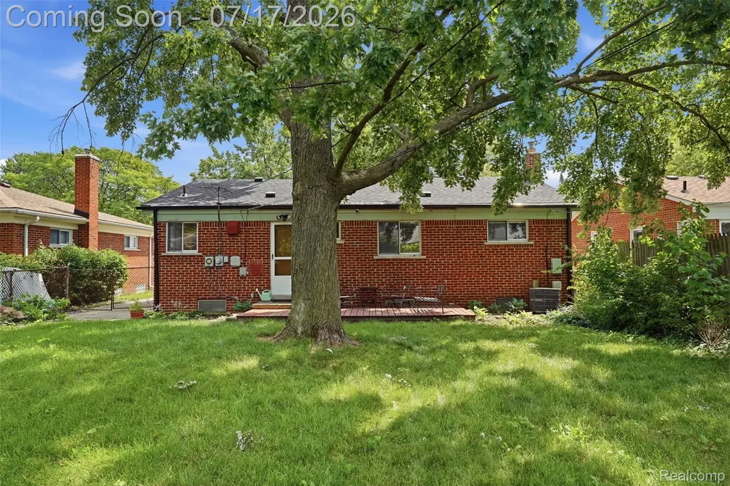 29697 Spoon Madison Heights City MI 48071