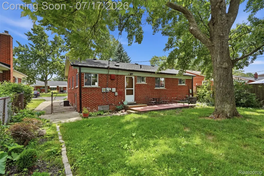 29697 Spoon Madison Heights City MI 48071
