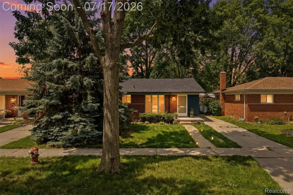 29697 Spoon Madison Heights City MI 48071