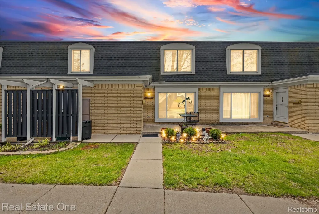 29888 City Center Drive Warren City MI 48093