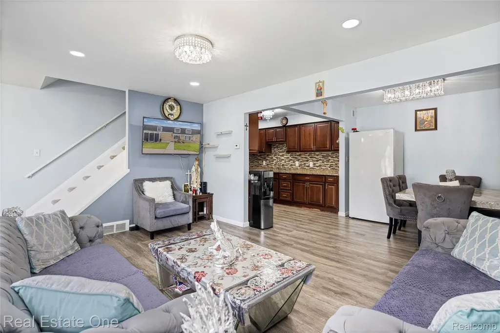 29888 City Center Drive Warren City MI 48093