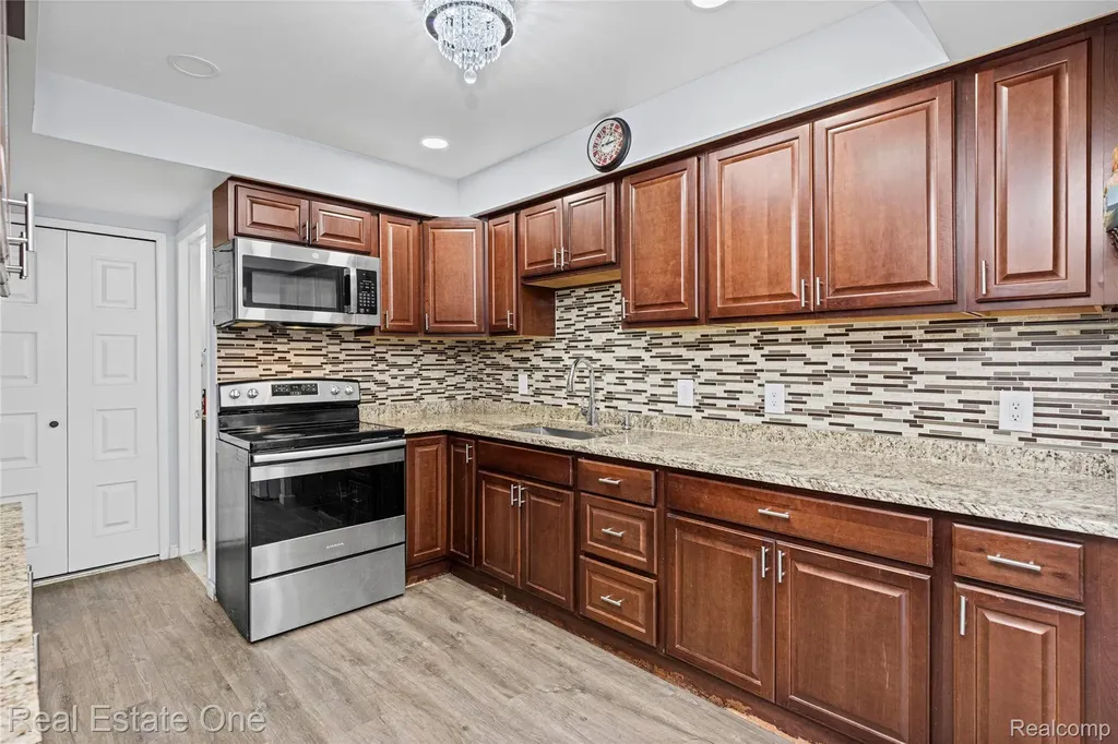 29888 City Center Drive Warren City MI 48093