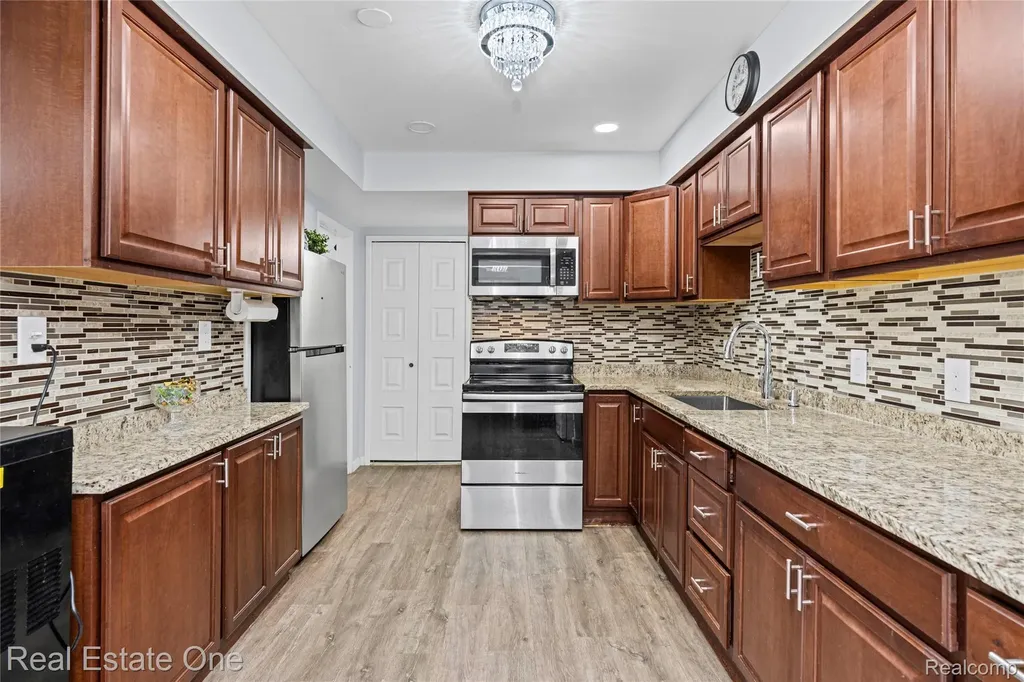 29888 City Center Drive Warren City MI 48093