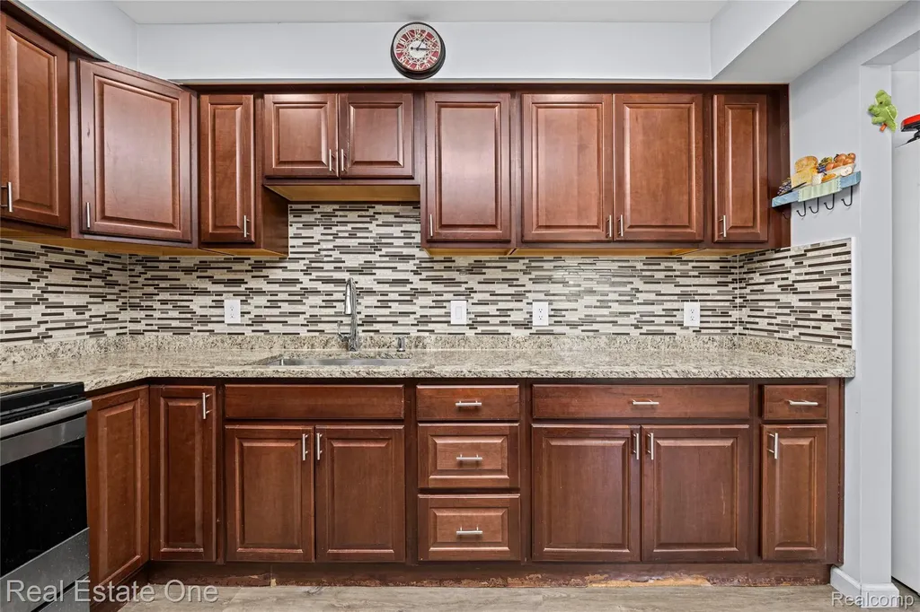 29888 City Center Drive Warren City MI 48093