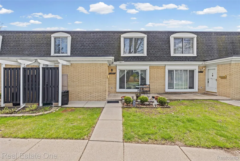 29888 City Center Drive Warren City MI 48093