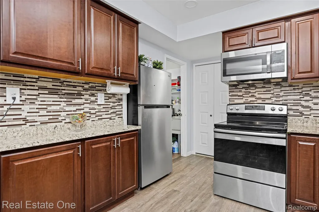 29888 City Center Drive Warren City MI 48093