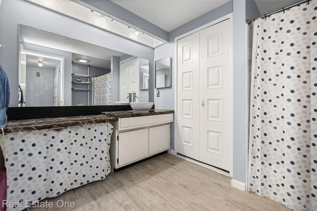 29888 City Center Drive Warren City MI 48093