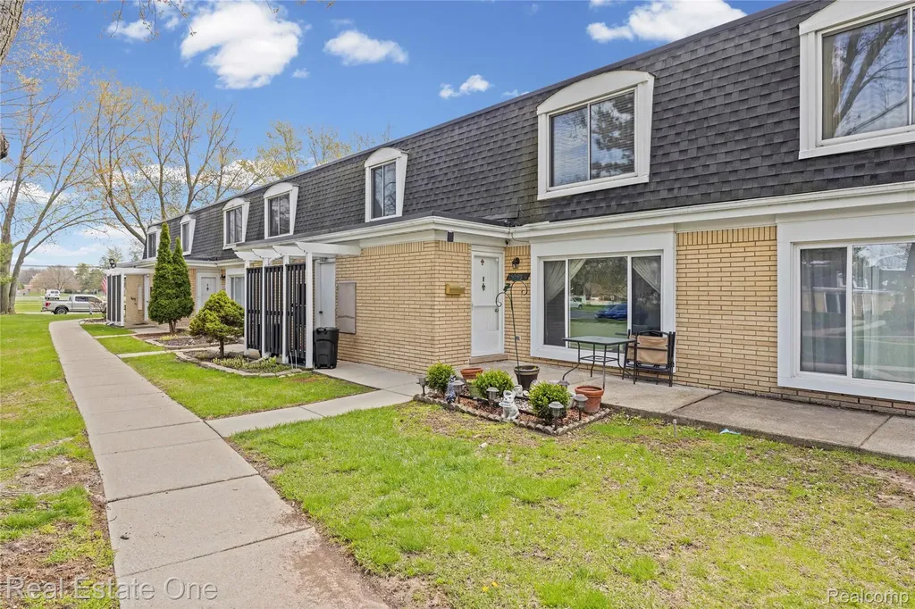 29888 City Center Drive Warren City MI 48093