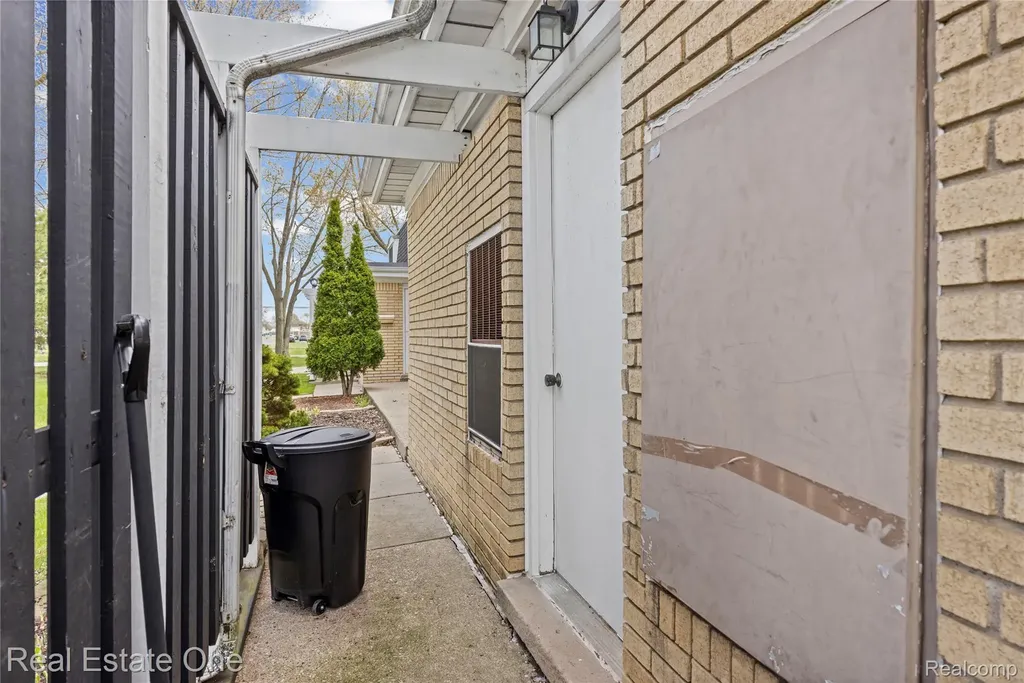 29888 City Center Drive Warren City MI 48093