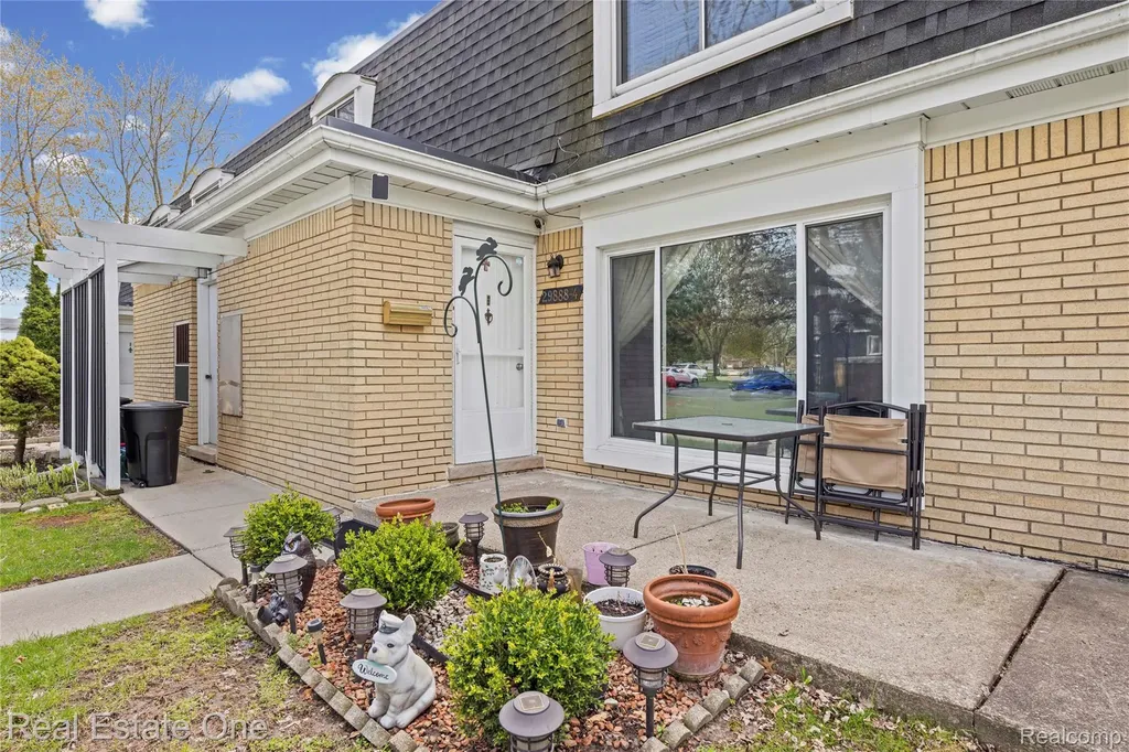 29888 City Center Drive Warren City MI 48093
