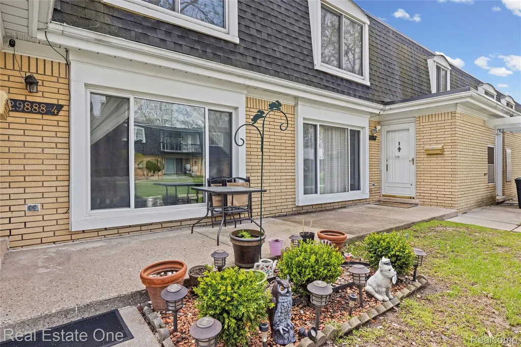 29888 City Center Drive Warren City MI 48093