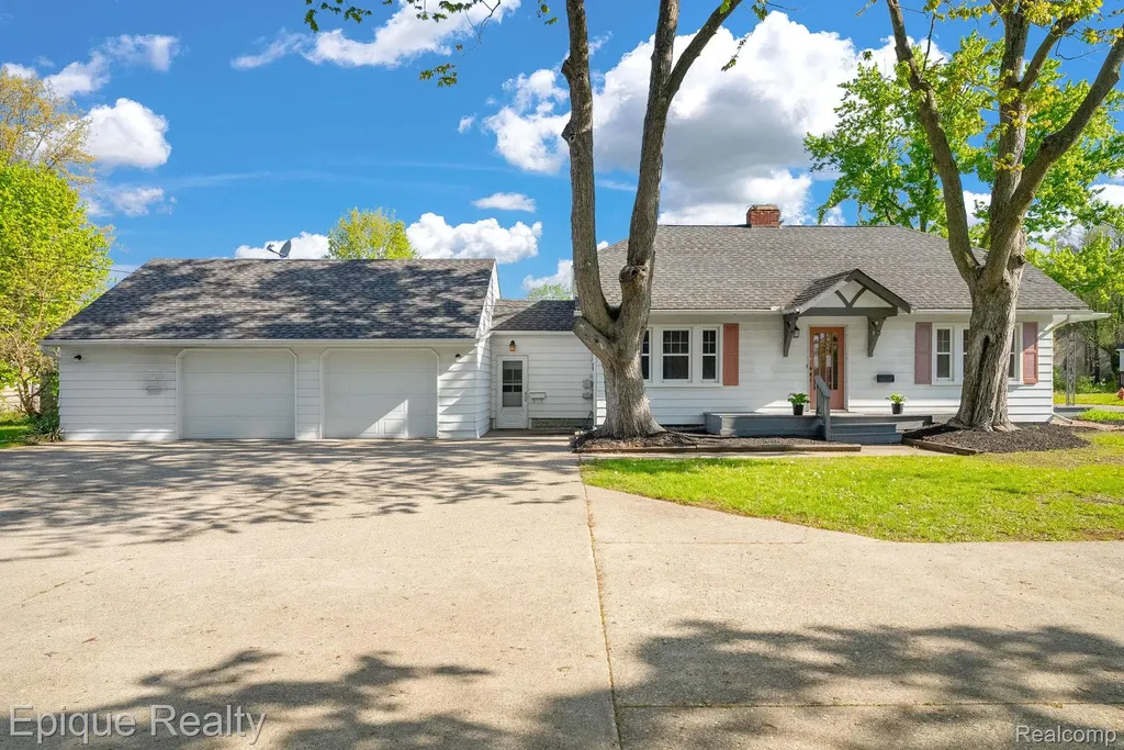 3363 Meinrad Drive Waterford Charter Township MI 48329
