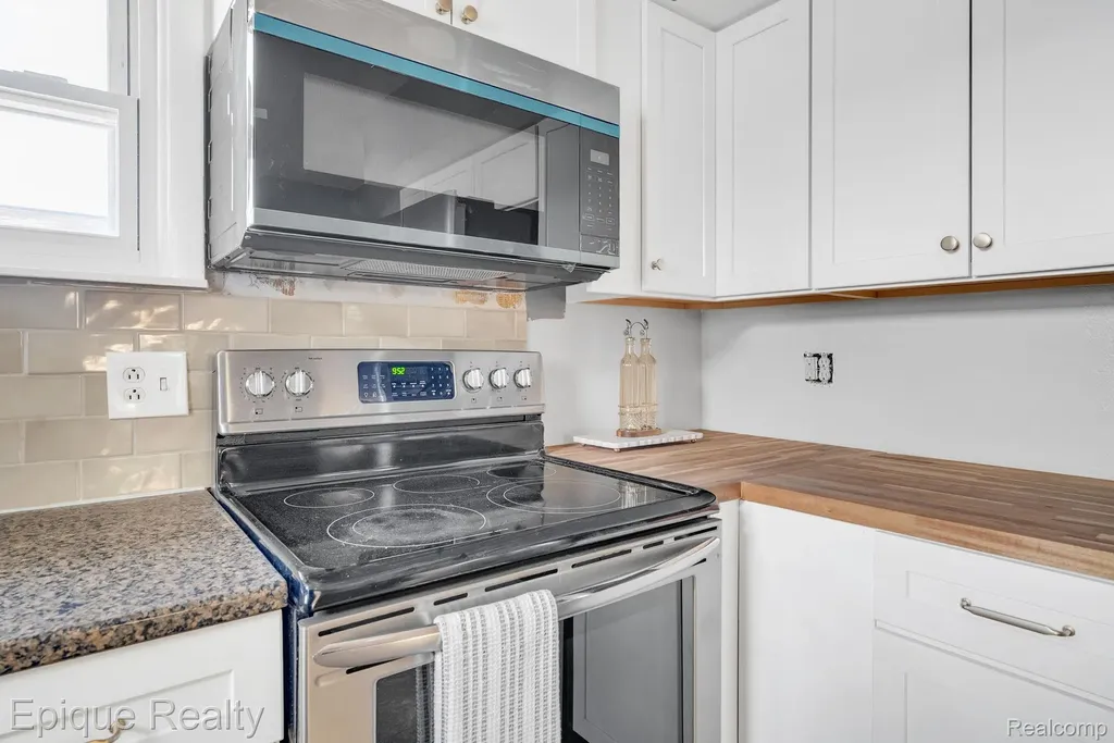3363 Meinrad Drive Waterford Charter Township MI 48329