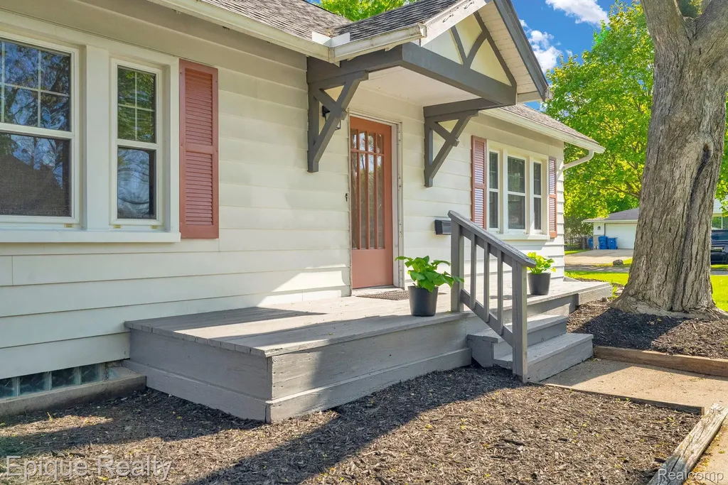 3363 Meinrad Drive Waterford Charter Township MI 48329