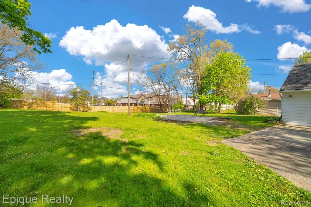 3363 Meinrad Drive Waterford Charter Township MI 48329