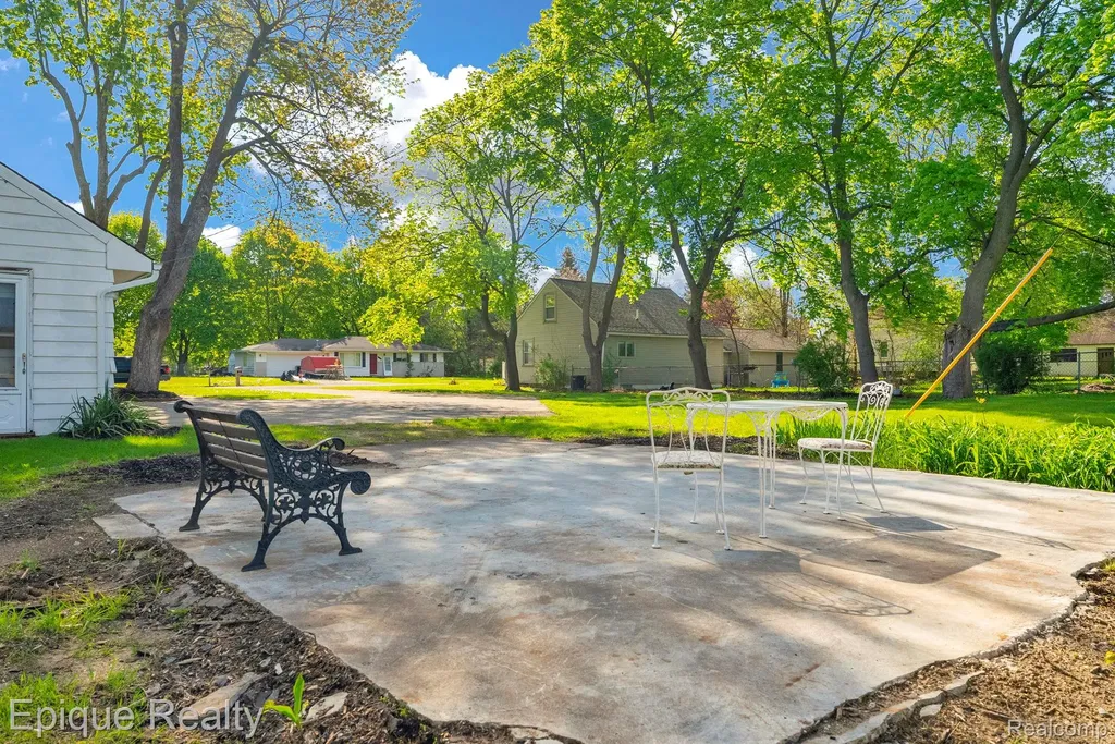 3363 Meinrad Drive Waterford Charter Township MI 48329