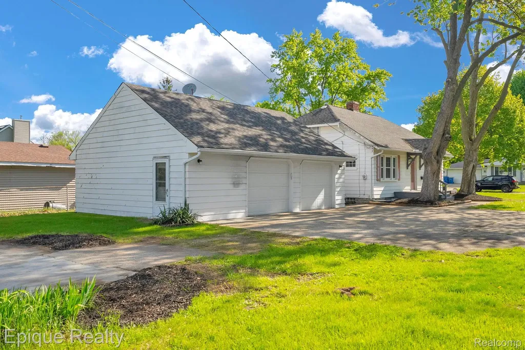 3363 Meinrad Drive Waterford Charter Township MI 48329