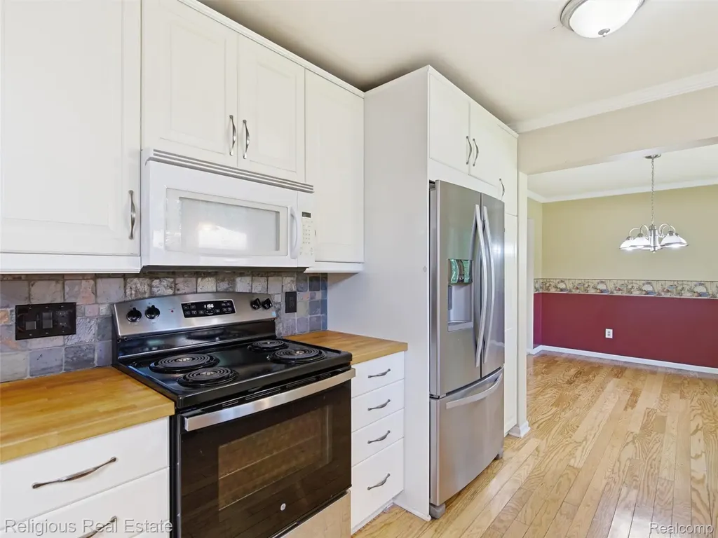 34184 Haldane Drive Livonia City MI 48152