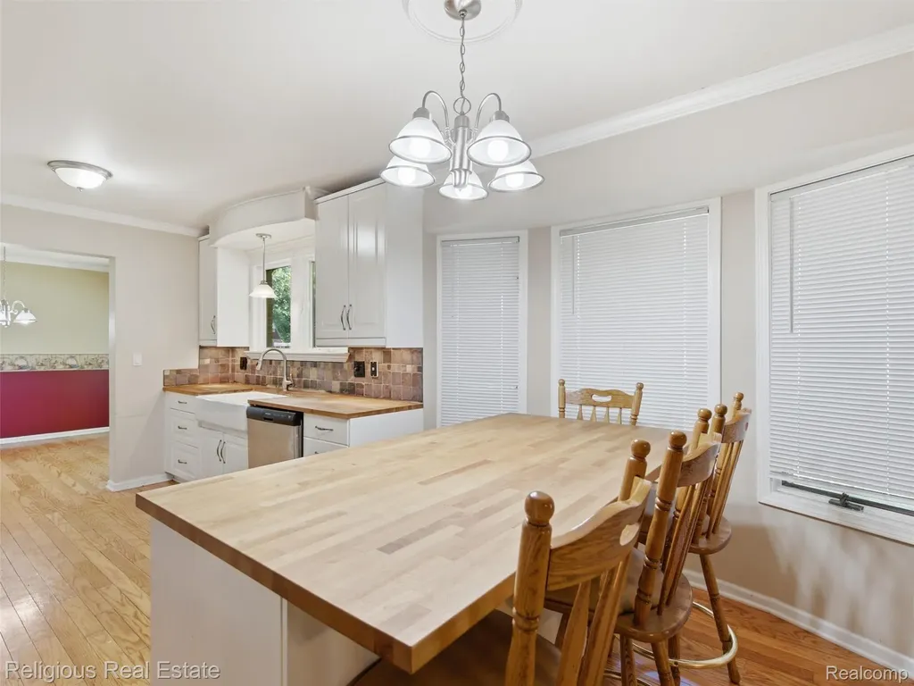 34184 Haldane Drive Livonia City MI 48152