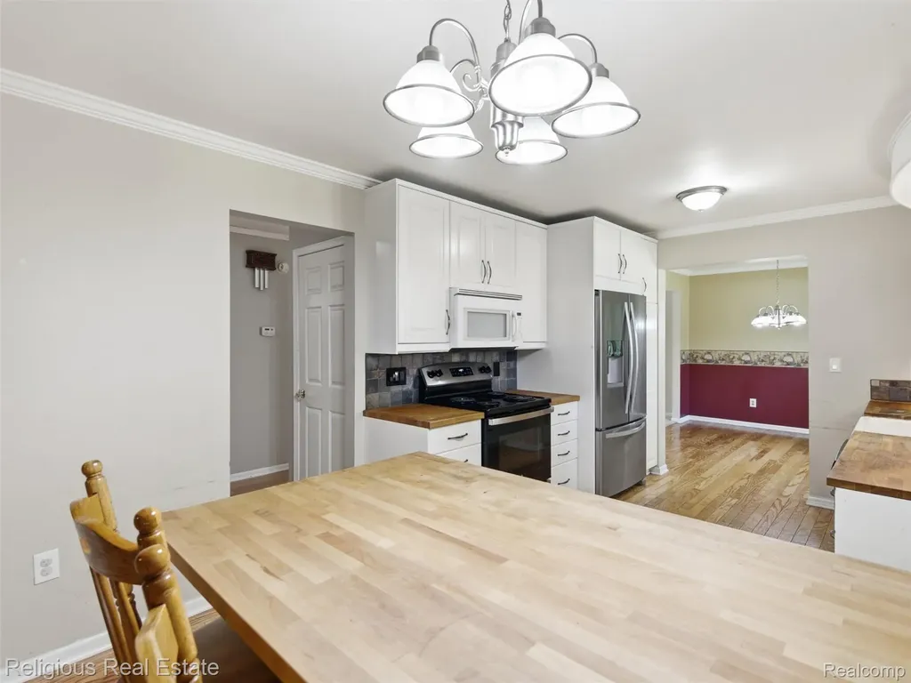34184 Haldane Drive Livonia City MI 48152