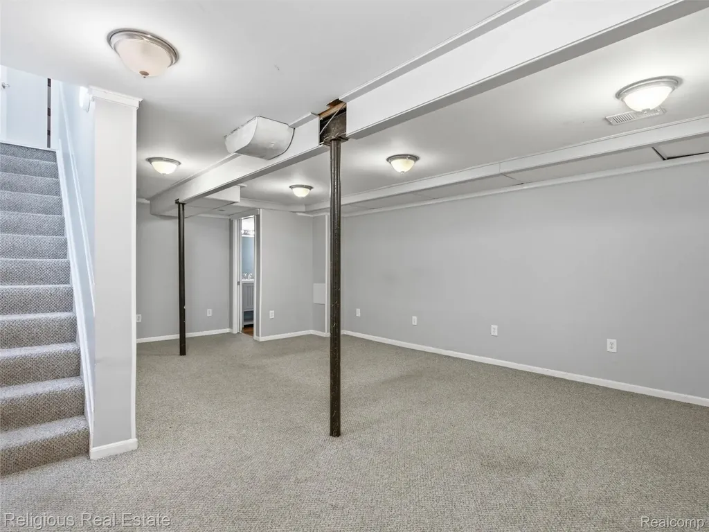 34184 Haldane Drive Livonia City MI 48152