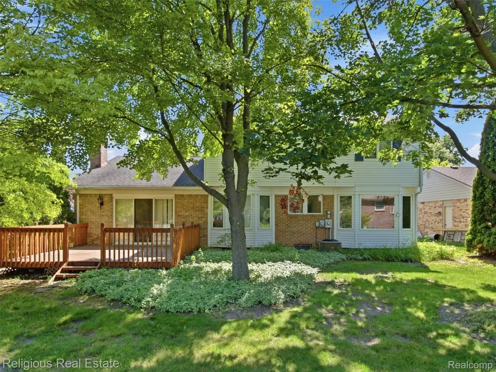 34184 Haldane Drive Livonia City MI 48152