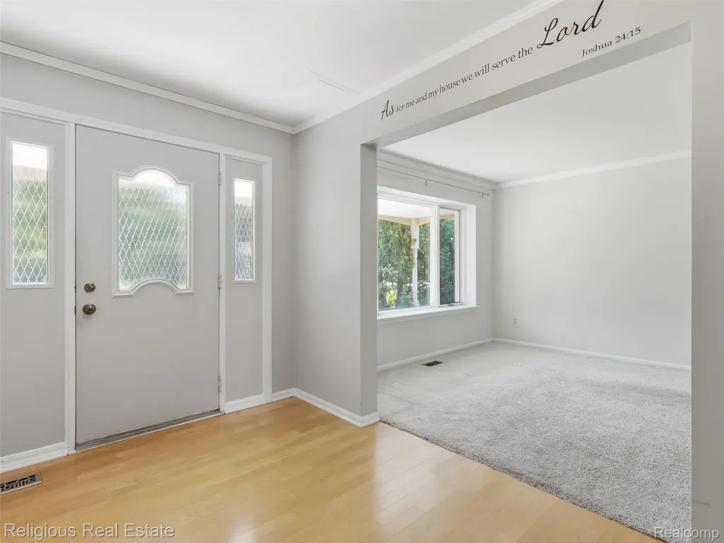 34184 Haldane Drive Livonia City MI 48152