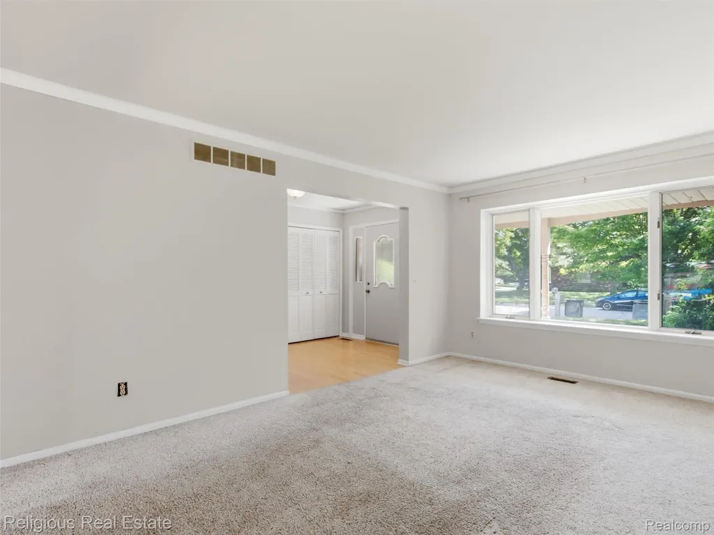 34184 Haldane Drive Livonia City MI 48152