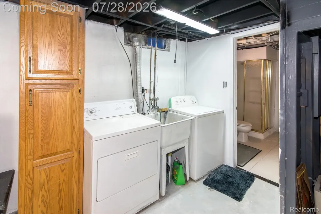 32000 Saint Margaret Street St. Clair Shores City MI 48082