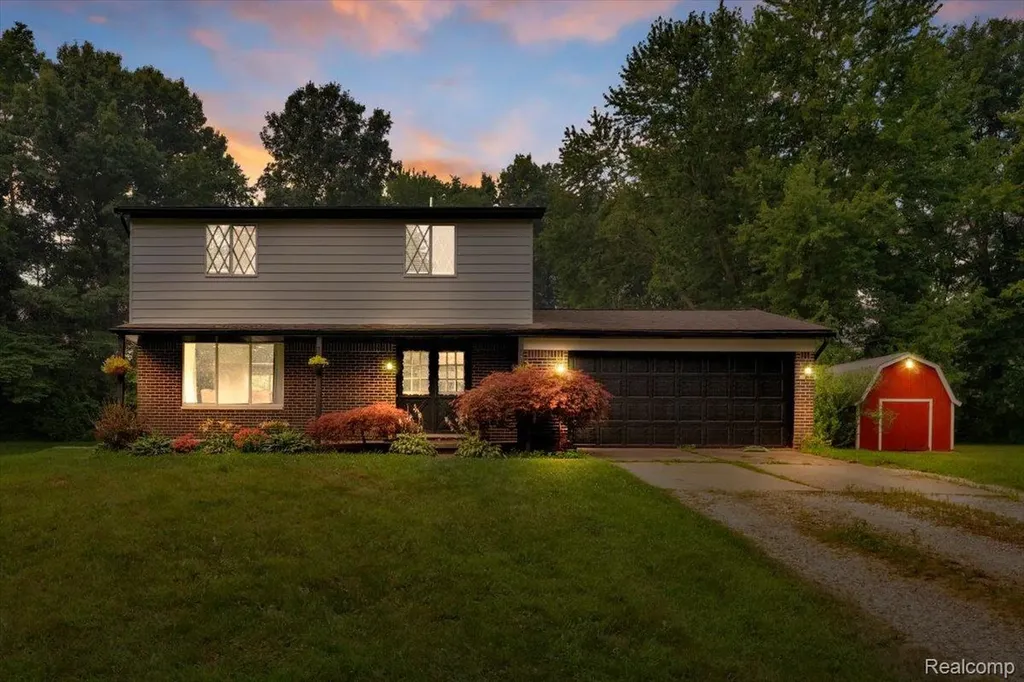 2700 N Hickory Lane Brandon Charter Township MI 48371
