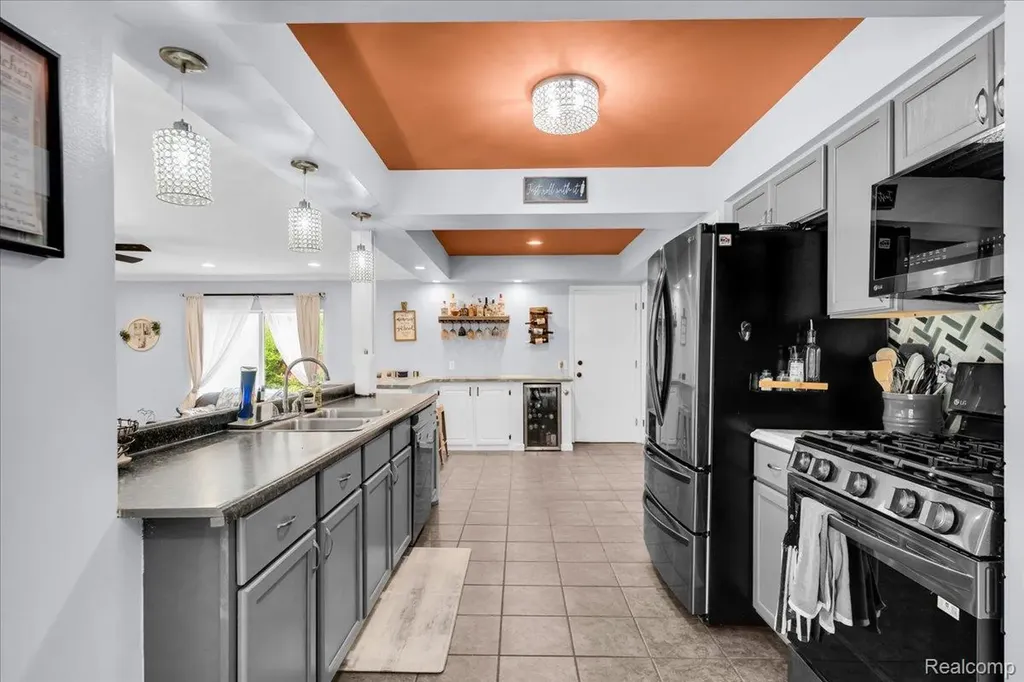 2700 N Hickory Lane Brandon Charter Township MI 48371