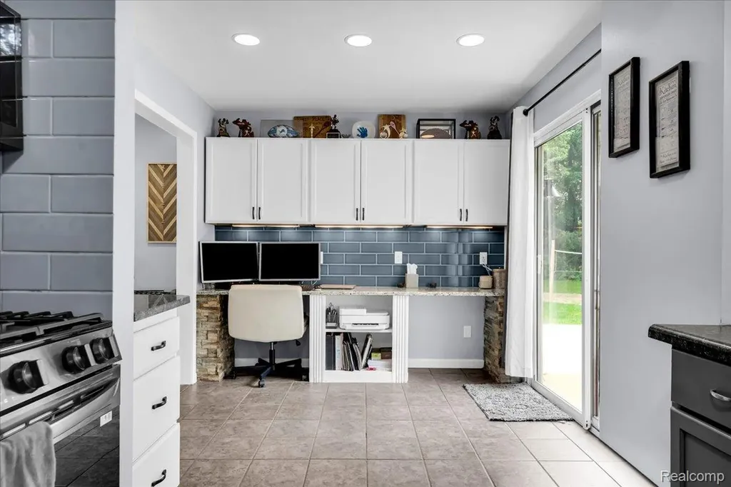 2700 N Hickory Lane Brandon Charter Township MI 48371