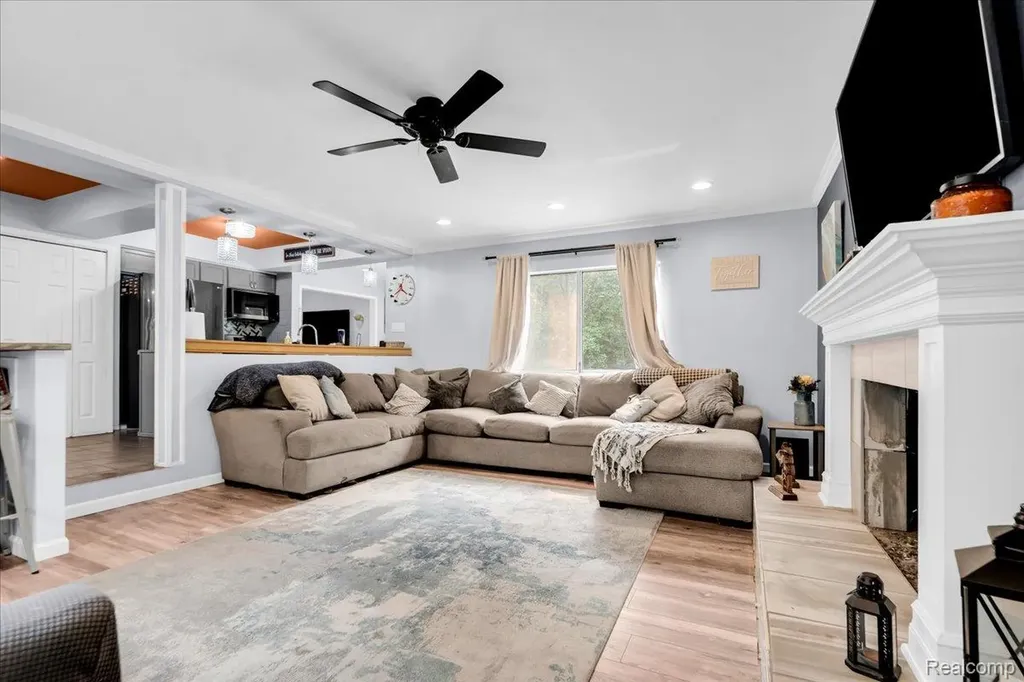 2700 N Hickory Lane Brandon Charter Township MI 48371