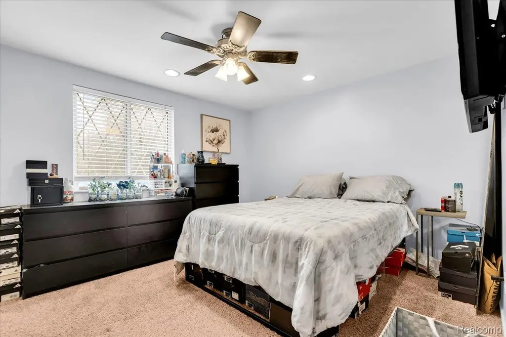 2700 N Hickory Lane Brandon Charter Township MI 48371